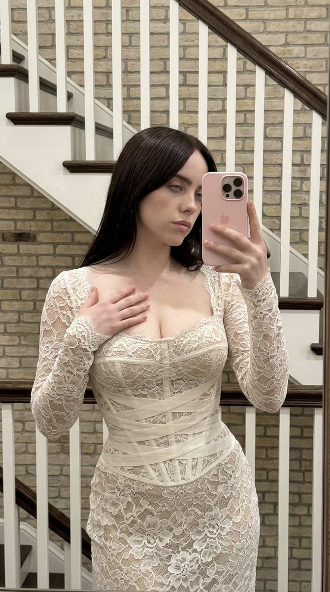 Billie Eilish Floral Dantel Selfie Promptu Prompt Görseli