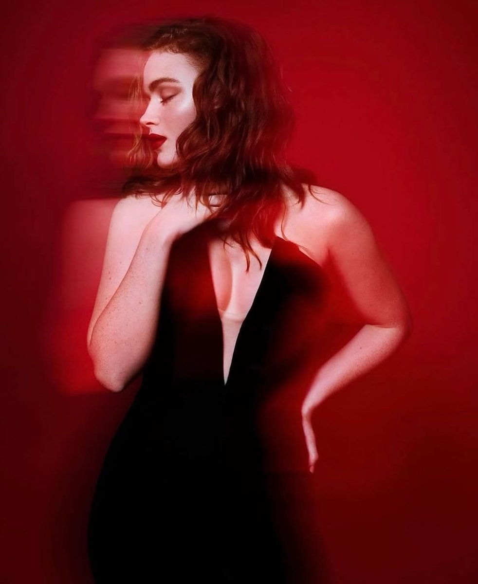 Sinematik Bulanık Moda Portresi Prompt Görseli